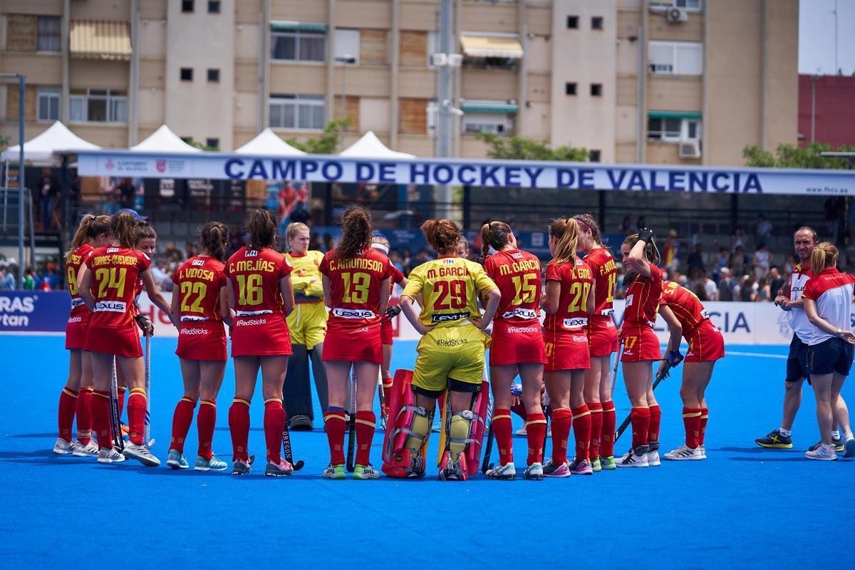 Las #Redsticks han conseguido sus últimas dos clasificaciones olímpicas (Río 2016 y Tokio 2020) en Valencia, han sido campeonas de la Hockey Finals Series, World League – round 2, Preolímpico e incluso la Sub-21 fue campeona del EuroHockey.