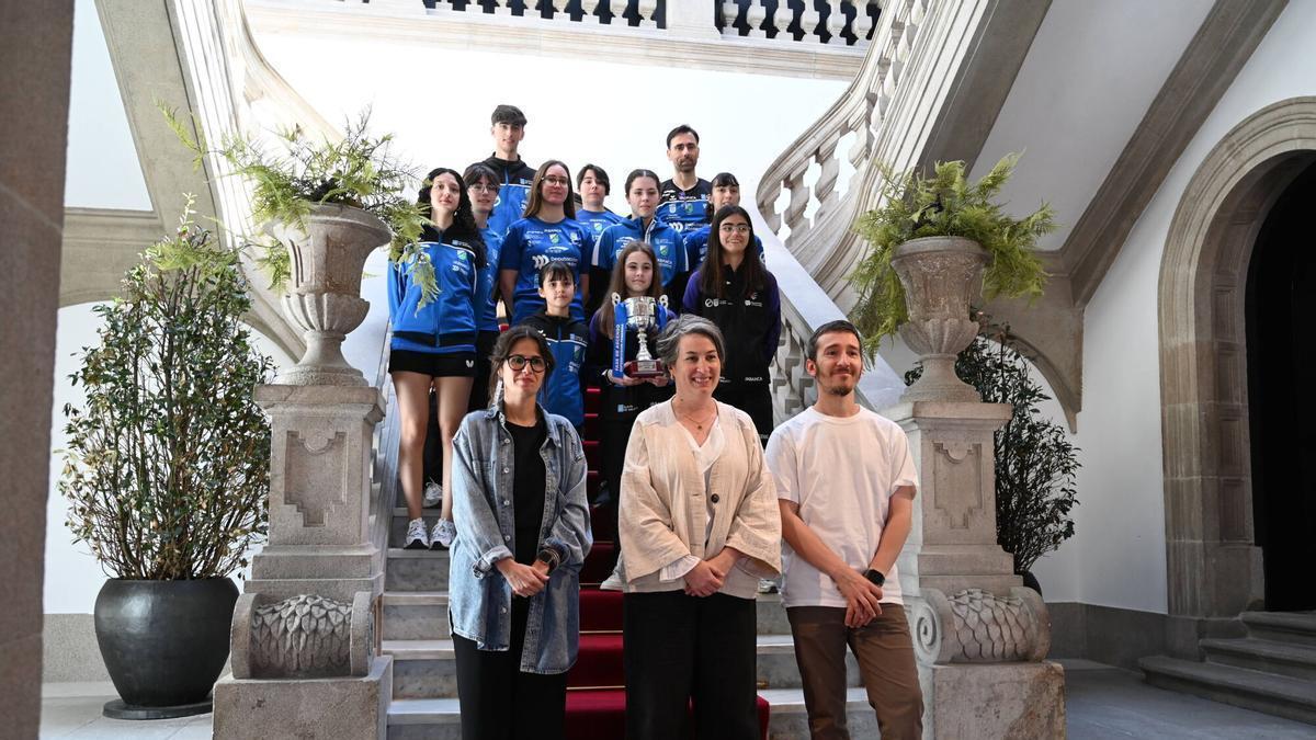 Recepción en la Casa Consistorial al equipo femenino de tenis de mesa Monte Porreiro por su ascenso a Superdivisión