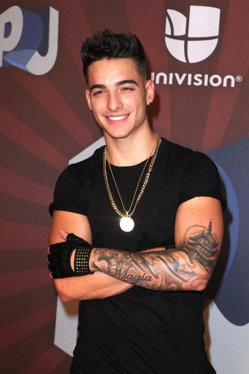 Maluma-baby con 'look' en negro