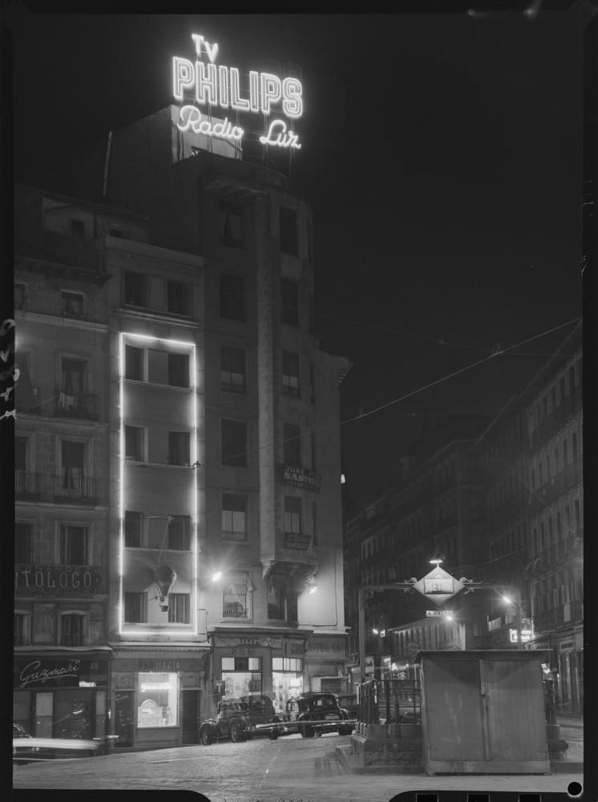 La plaza de Antón Martín, en una foto de la época.