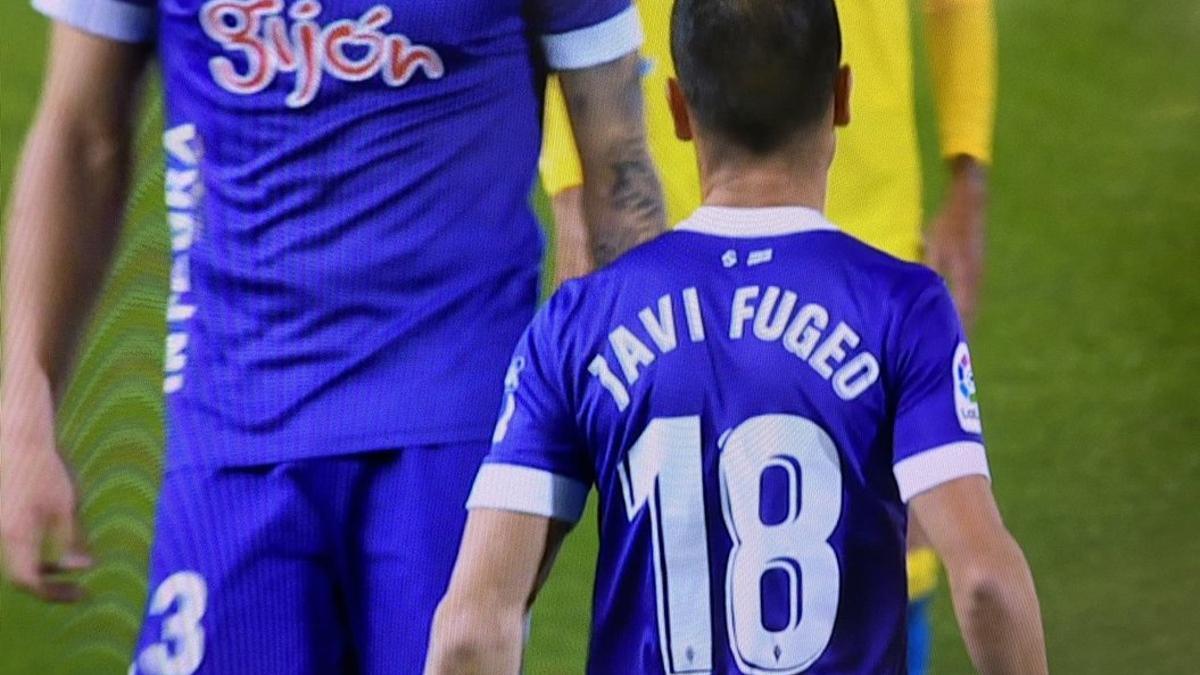 Javi Fuego se hace viral en Twitter por un error en su camiseta