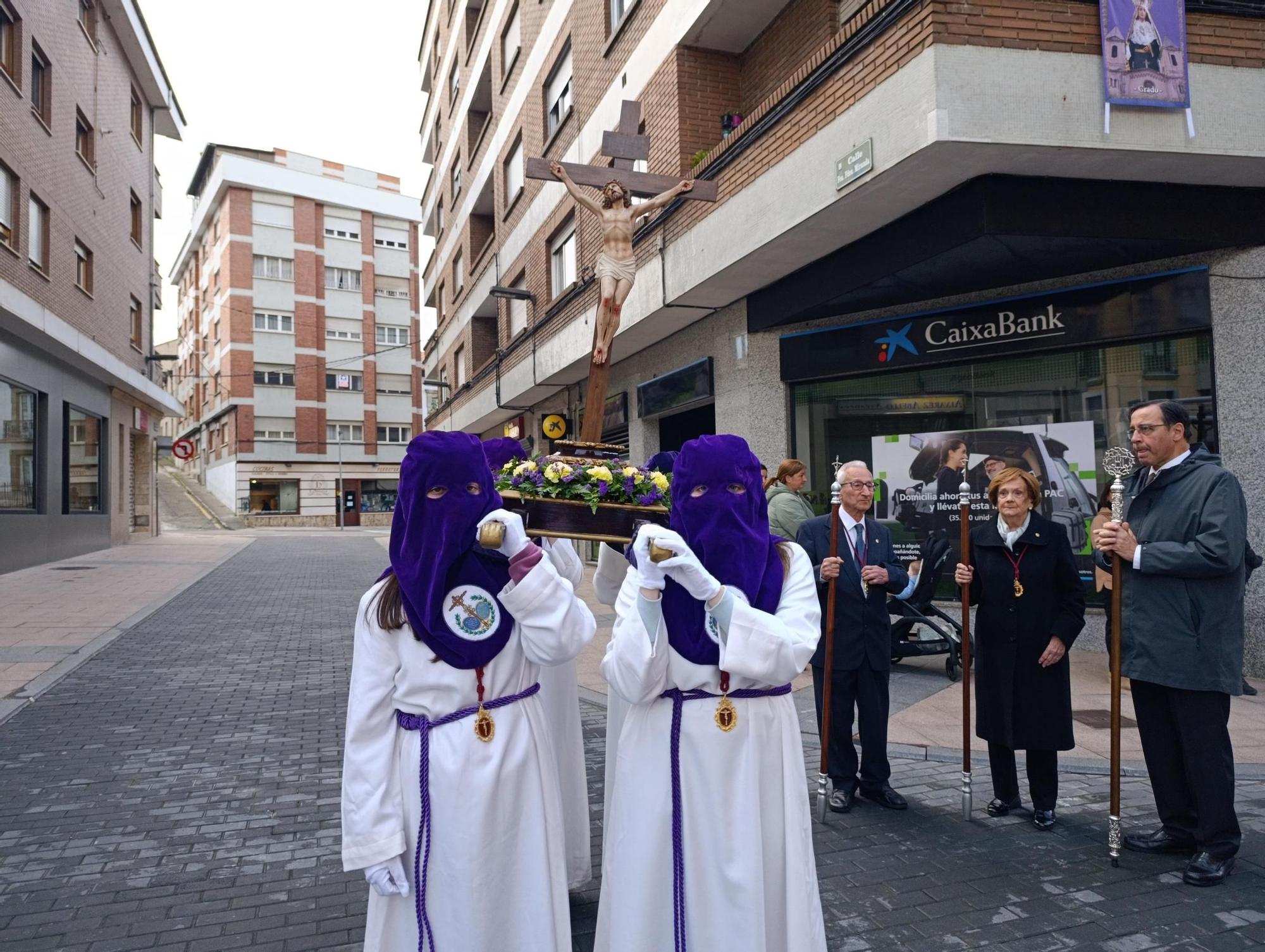 El Nazareno y la Virgen Dolorosa emocionan en Grado