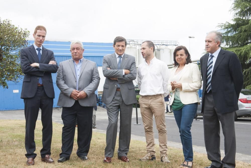 Visita de Javier Fernández a las instalaciones de Central Lechera Asturiana