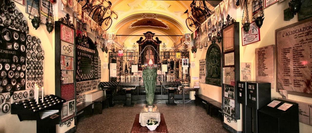 Interior de la Iglesia de la Madonna del Ghisallo.
