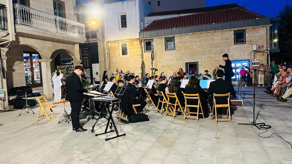 La Banda de Música Nova Lira de Moraña, este fin de semana en la Praza da Constitución de Cangas. La Banda de Música Nova Lira de Moraña, este fin de semana en la Praza da Constitución de Cangas.