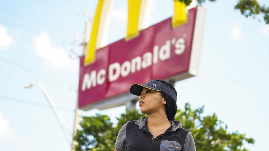 Nicolás, extreballador de McDonald’s: "La clau no és quant et paguen per hora, sinó quantes hores reals et contracten"