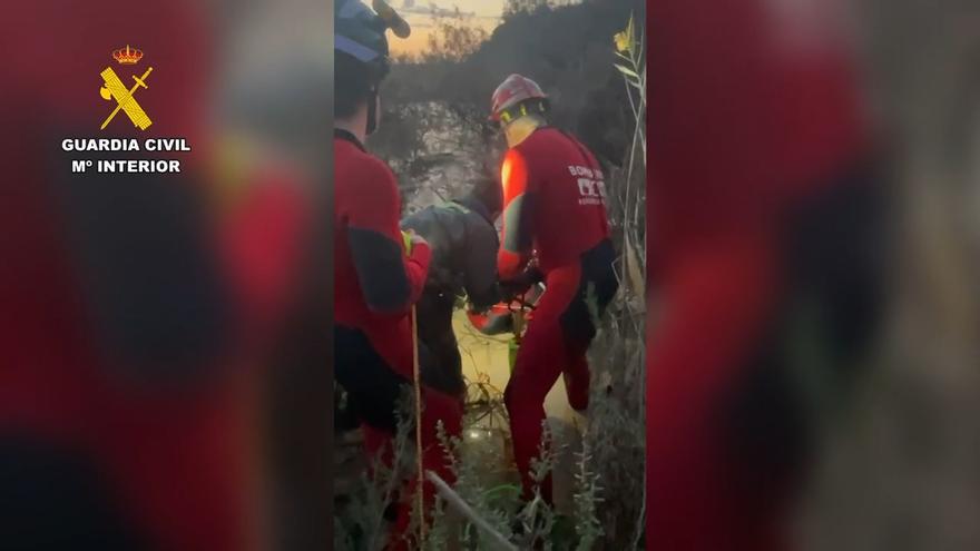 Imágenes del rescate de un hombre que había sido arrastrado por las fuertes lluvias en Murcia