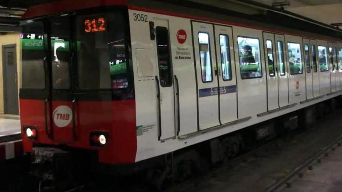 Un tren del metro de Barcelona