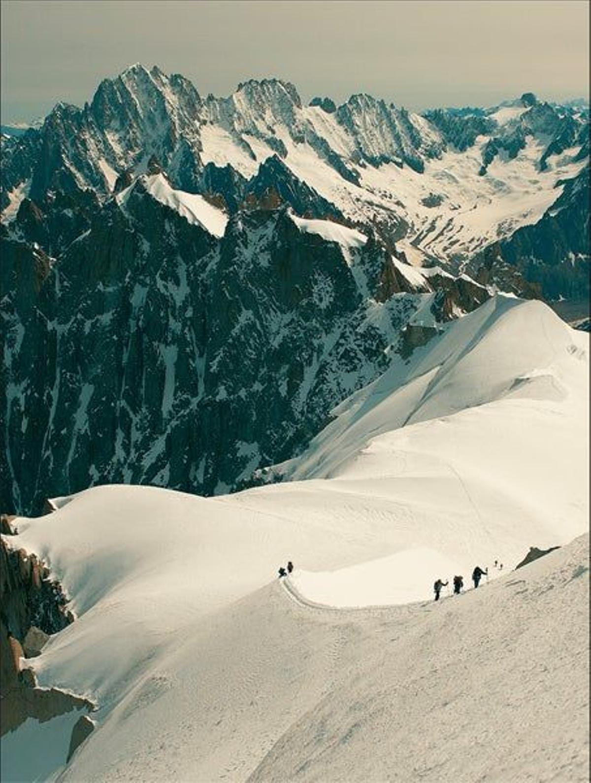 Chamonix es la base  de todas las  actividades deportivas  que se desarrollan en  el Mont Blanc. Sob