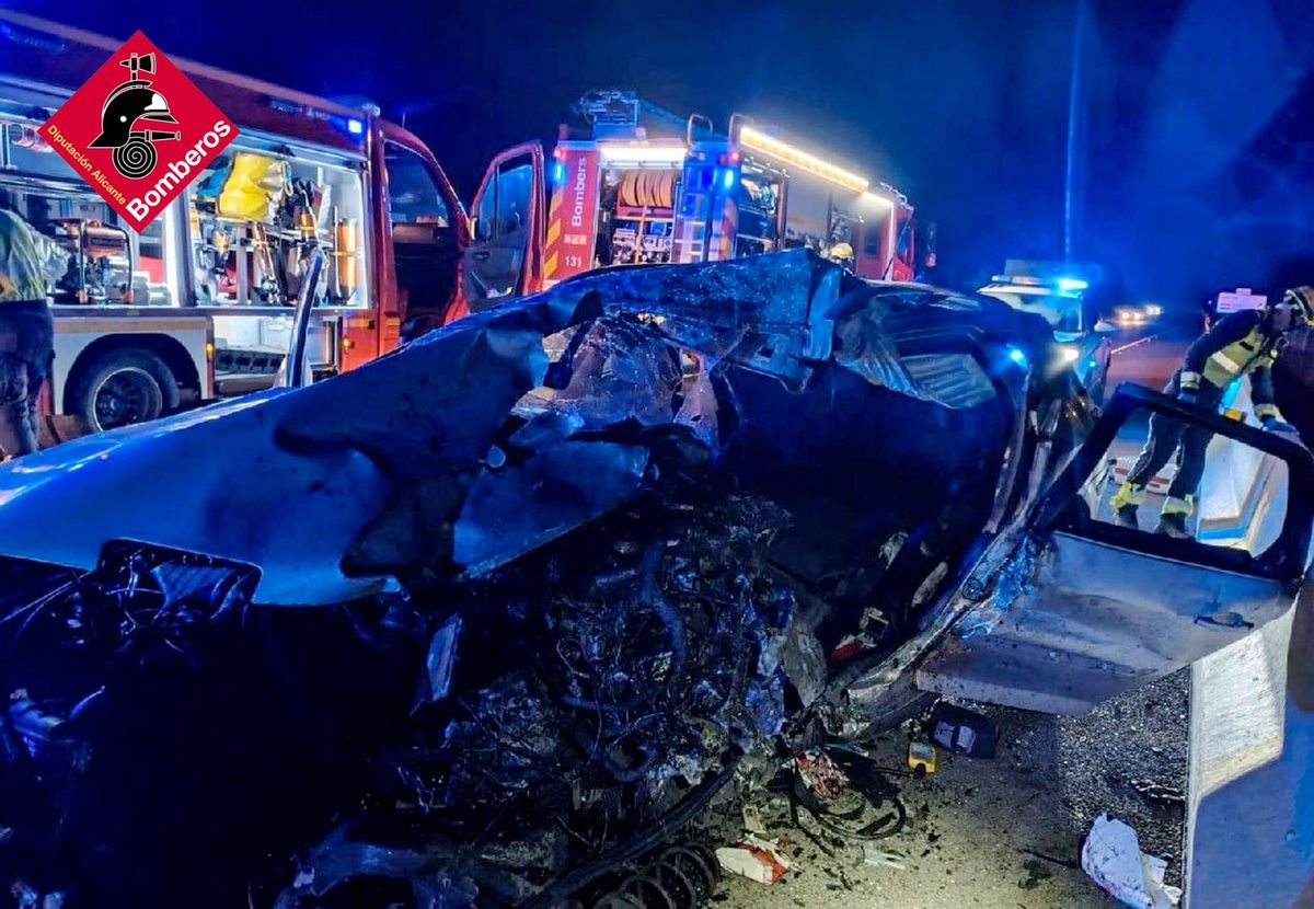 Así ha quedado uno de los vehículos implicados en el accidente