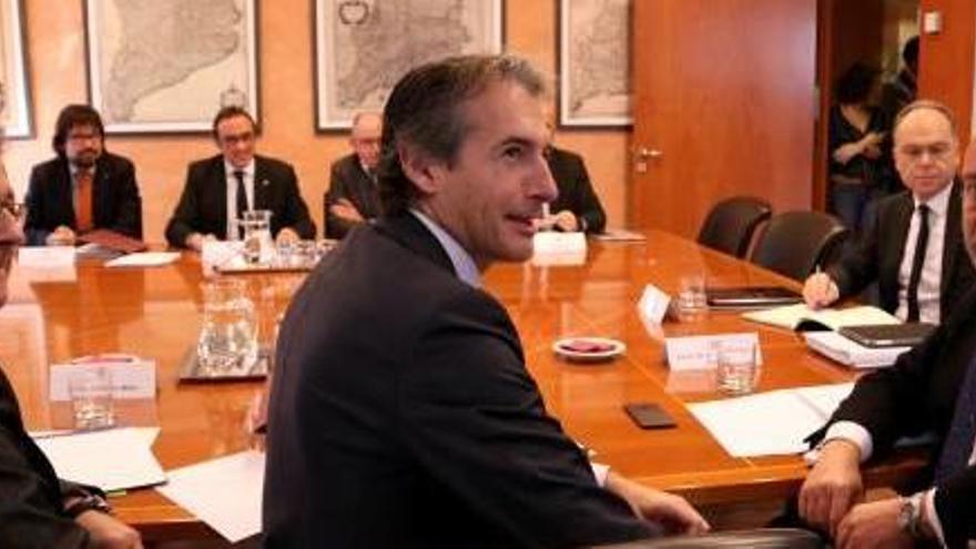 Moments previs a l&#039;inici de la reunió entre el ministre de Foment i els consellers catalans.