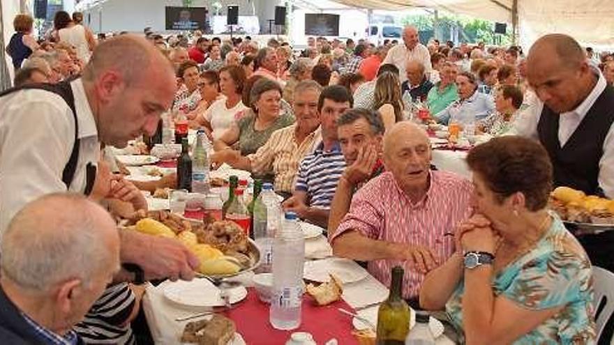 Ortigueira, Blanco, Seoane, Martínez, Berríos, González, Campos, Mayo, López y Diéguez. // Bernabé / J.C.A.