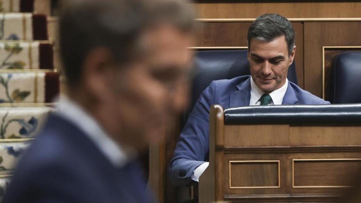 El presidente del Gobierno en funciones, Pedro Sánchez, durante el debate de investidura de Feijóo.