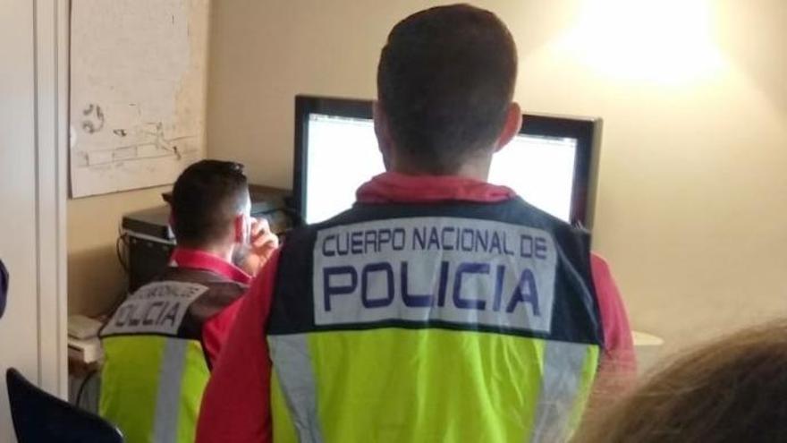 Investigadores de la Policía Nacional.