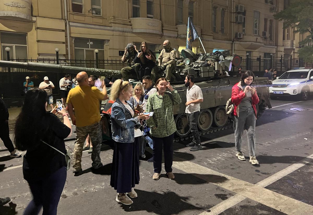 Miembros del grupo Wagner preparan la retirada de Rostov