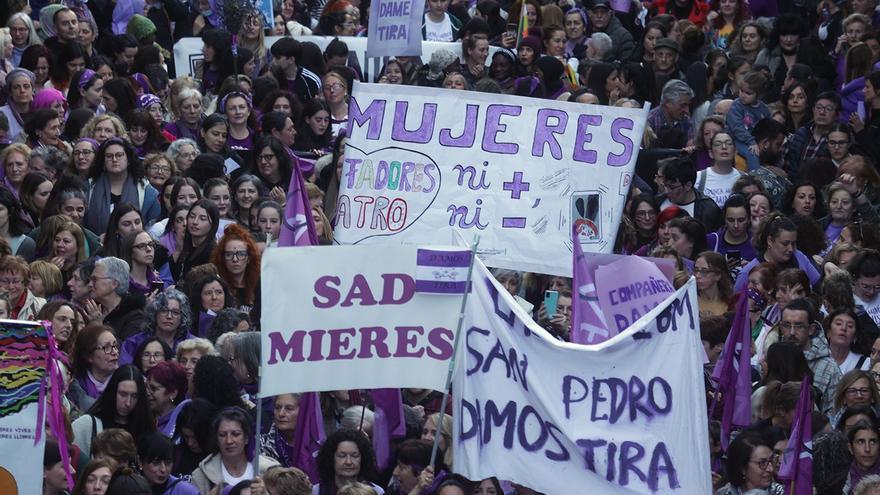 Mieres volvió a hacerlo con el 8M: la villa minera se reivindica como escenario de históricas movilizaciones