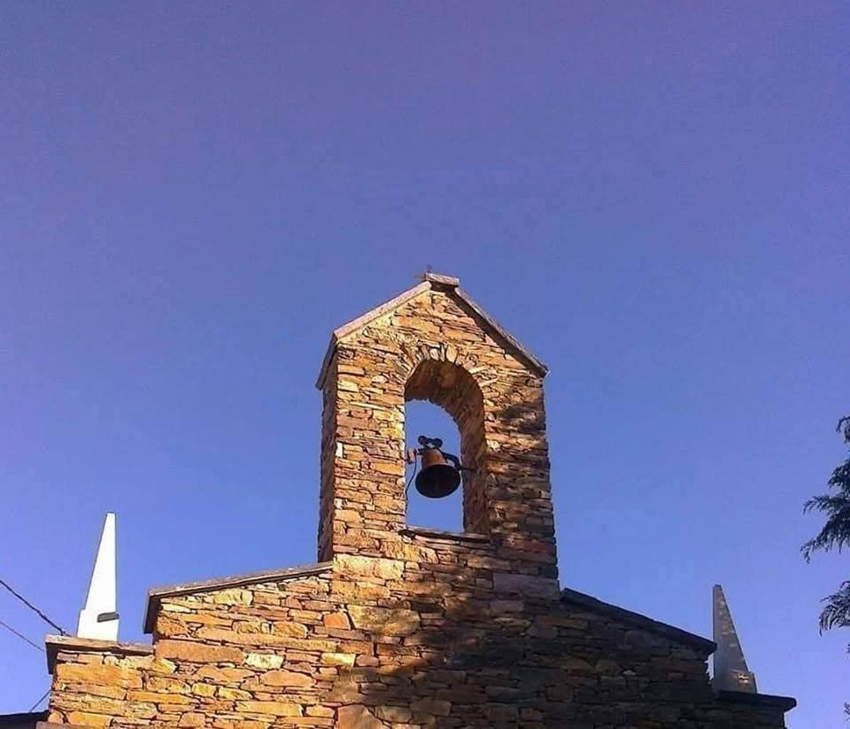 Campana de la ermita de Riofrío