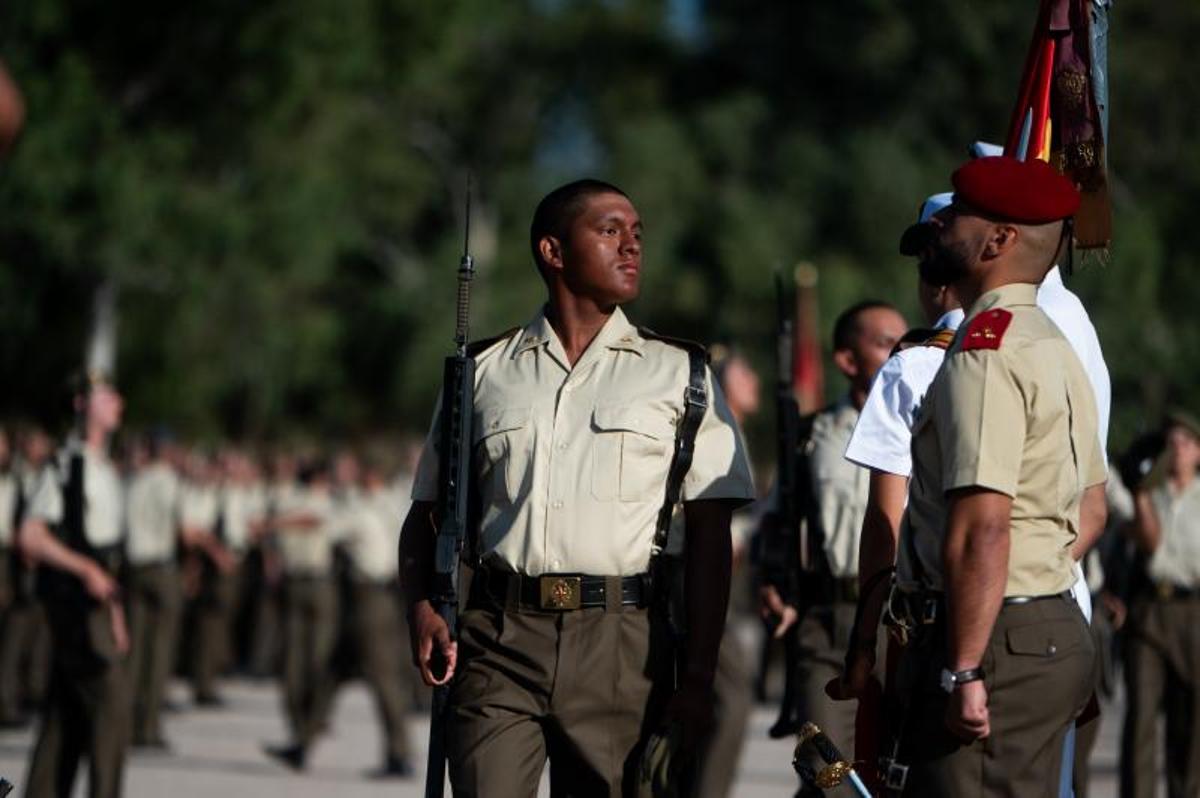 Emoción y orgullo en la jura de bandera de 1.514 alumnos del Cefot de Cáceres