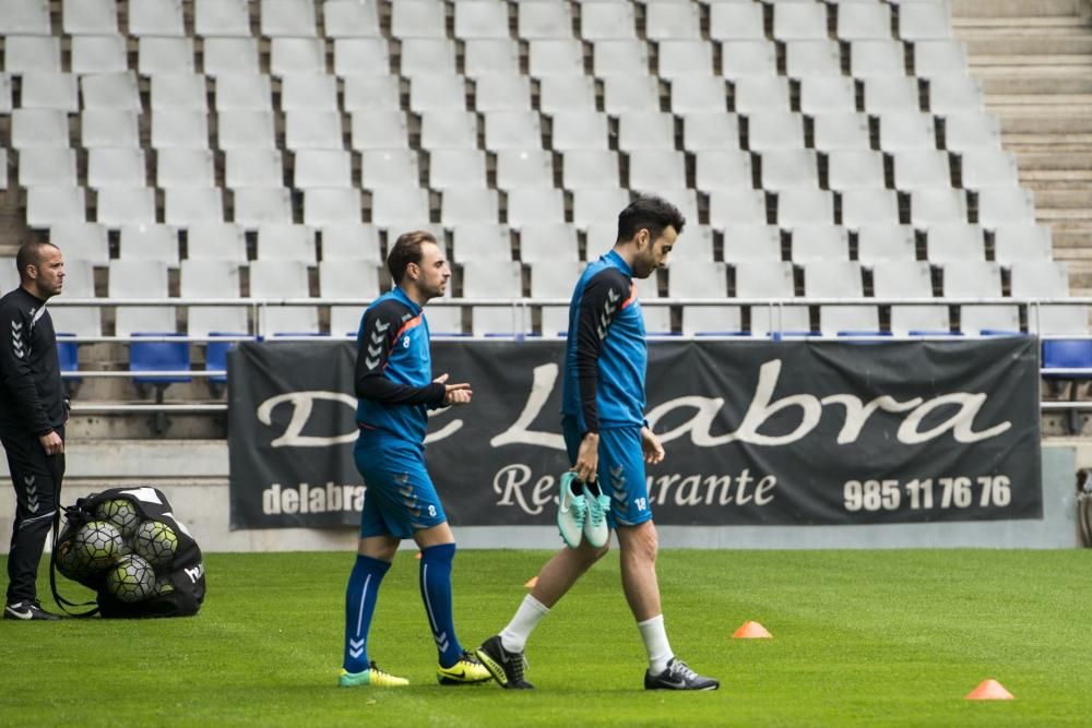 Foto oficial del Real Oviedo y entrenamiento en el Tartiere