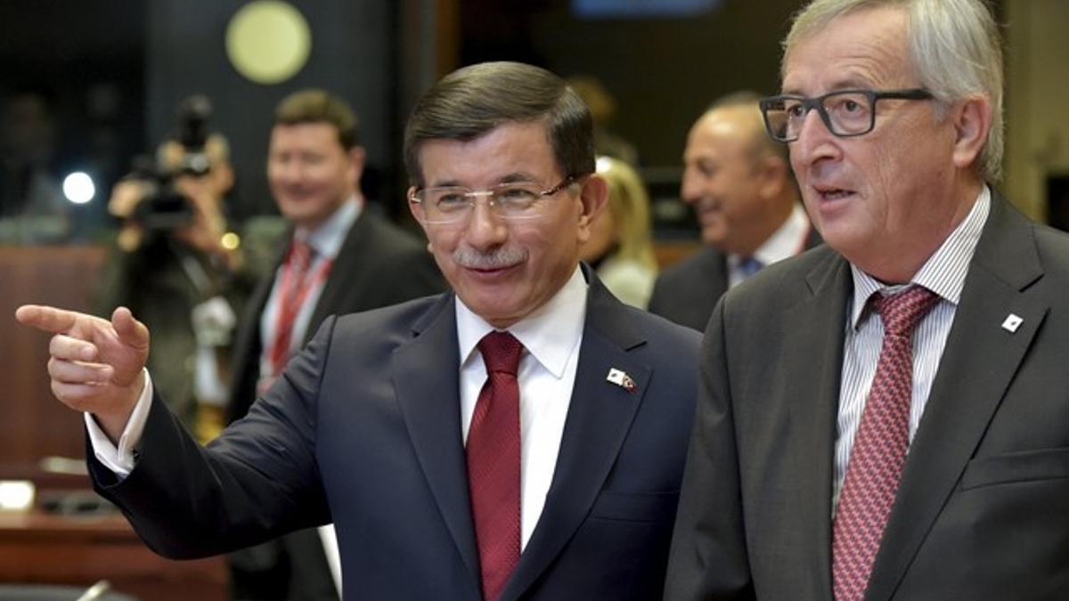 Turkish PM Davutoglu talks with EC President Juncker during an EU-Turkey summit in Brussels