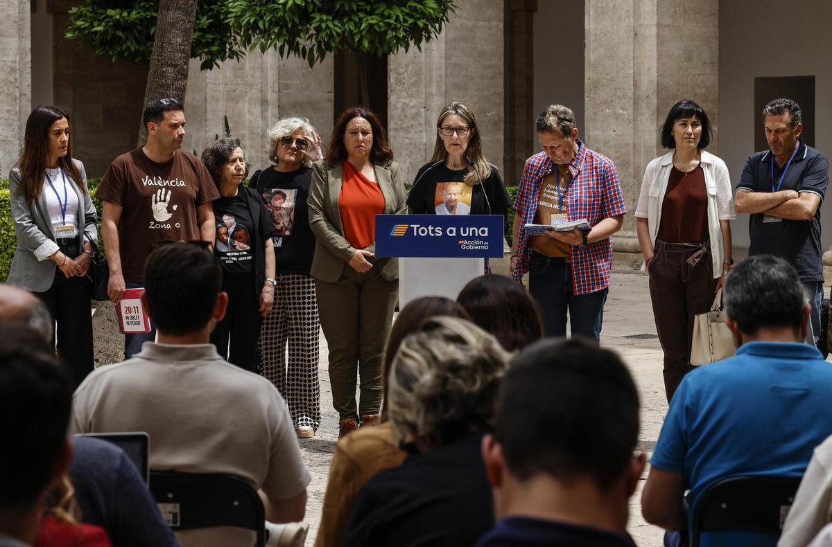Los representantes de las asociaciones de víctimas de la dana, en la Delegación del Gobierno.