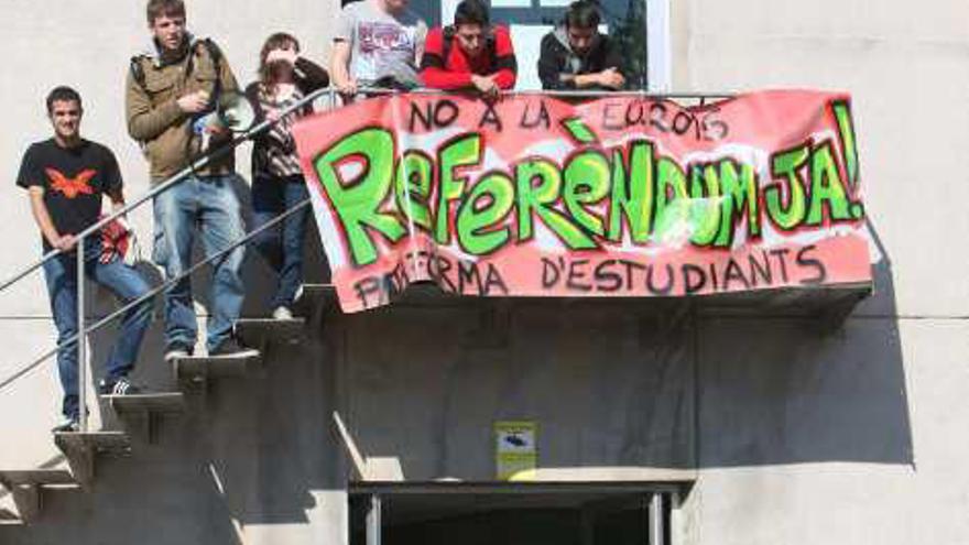 La Plataforma estudiantil plantó ayer su barricada en Ciencias.