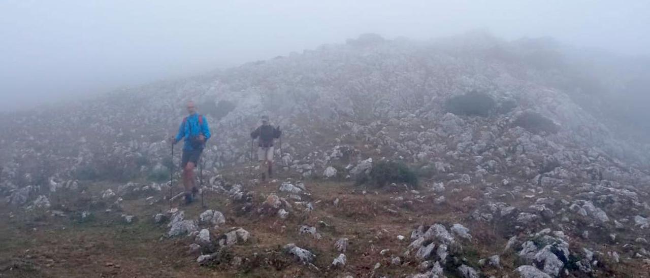 Los dos senderistas que se desorientaron por la niebla en el Sueve.