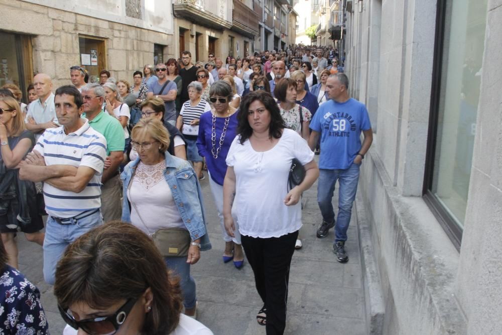 Multitudinario adiós a Fina Acuña