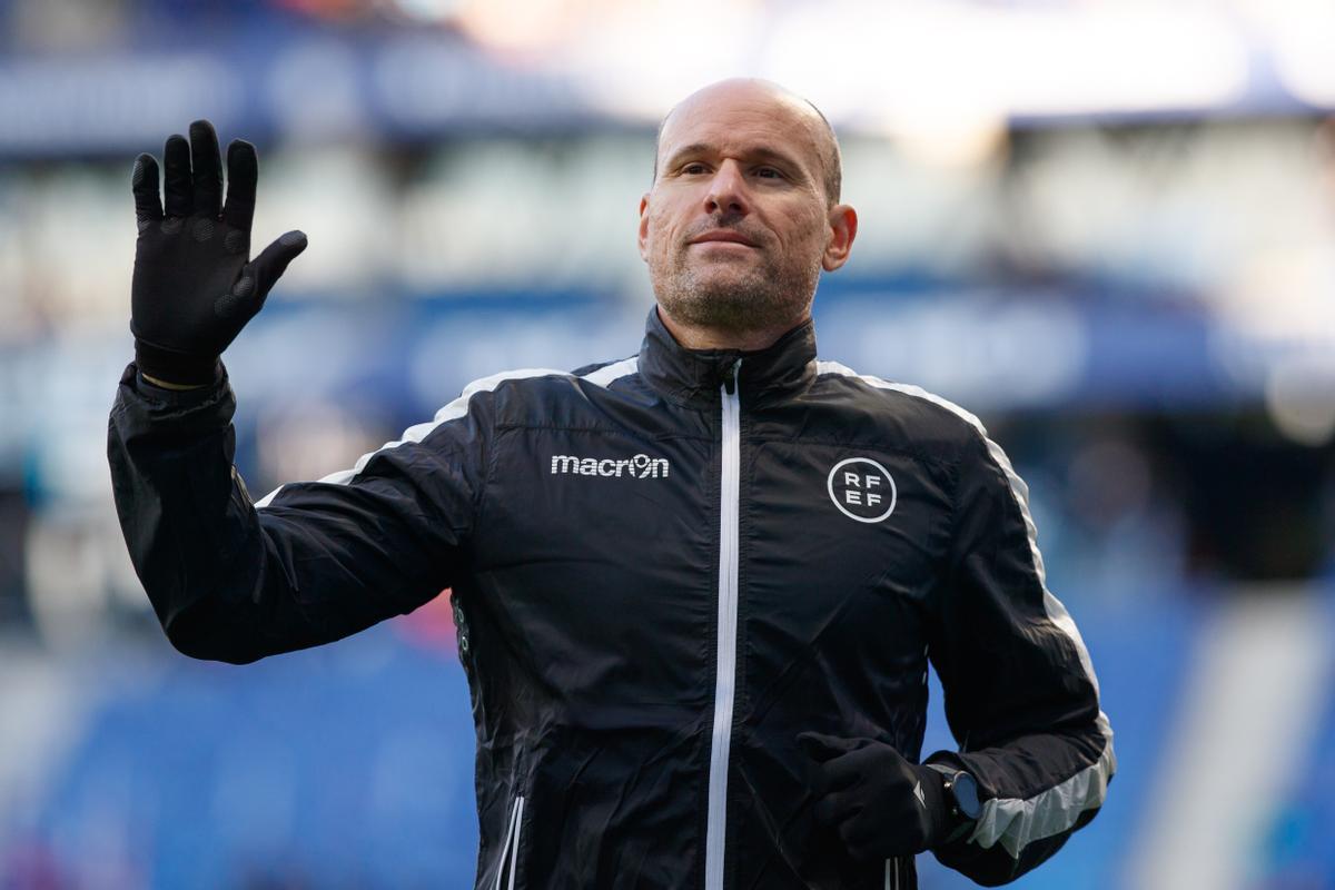 Mateu Lahoz: «No m’acostumo que m’insultin al sortir a escalfar» Mateu Lahoz: «No m’acostumo que m’insultin al sortir a escalfar»