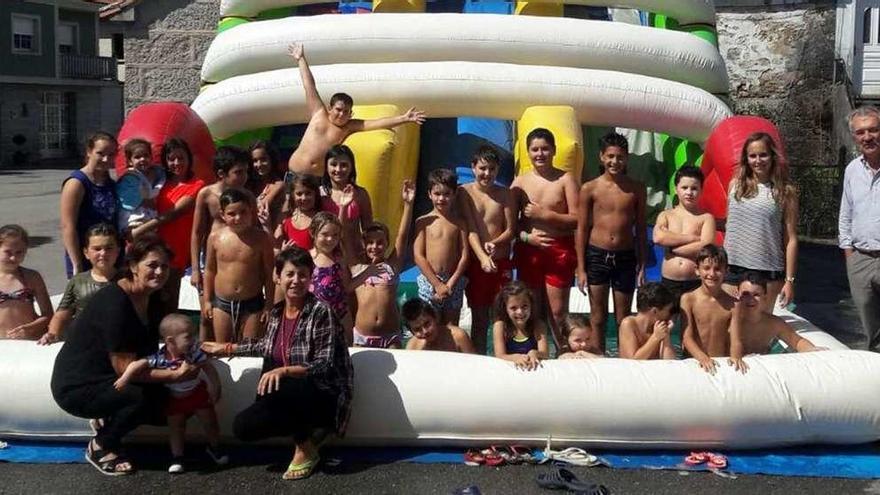 Alumnos de la Ludoteca celebrada en Tivo. // Noé Parga