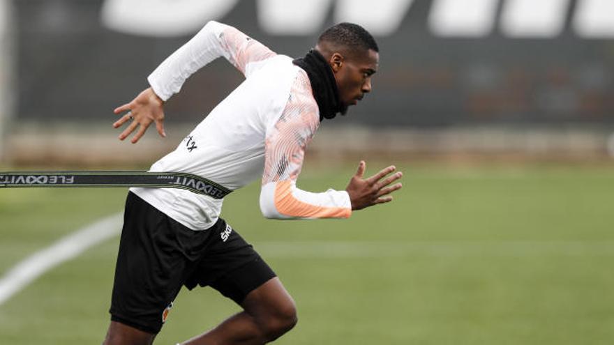 Kondogbia, entrenando en la ciudad deportiva.