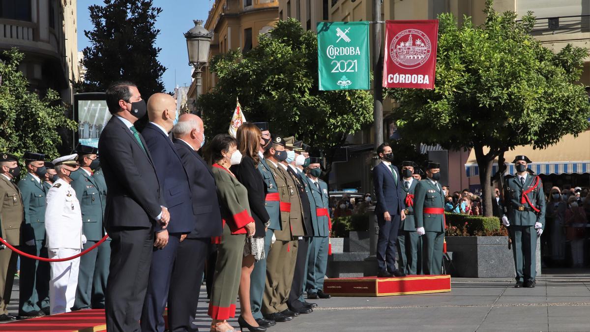 Izado de bandera en Las Tendillas en honor a la patrona de la Guardia Civil