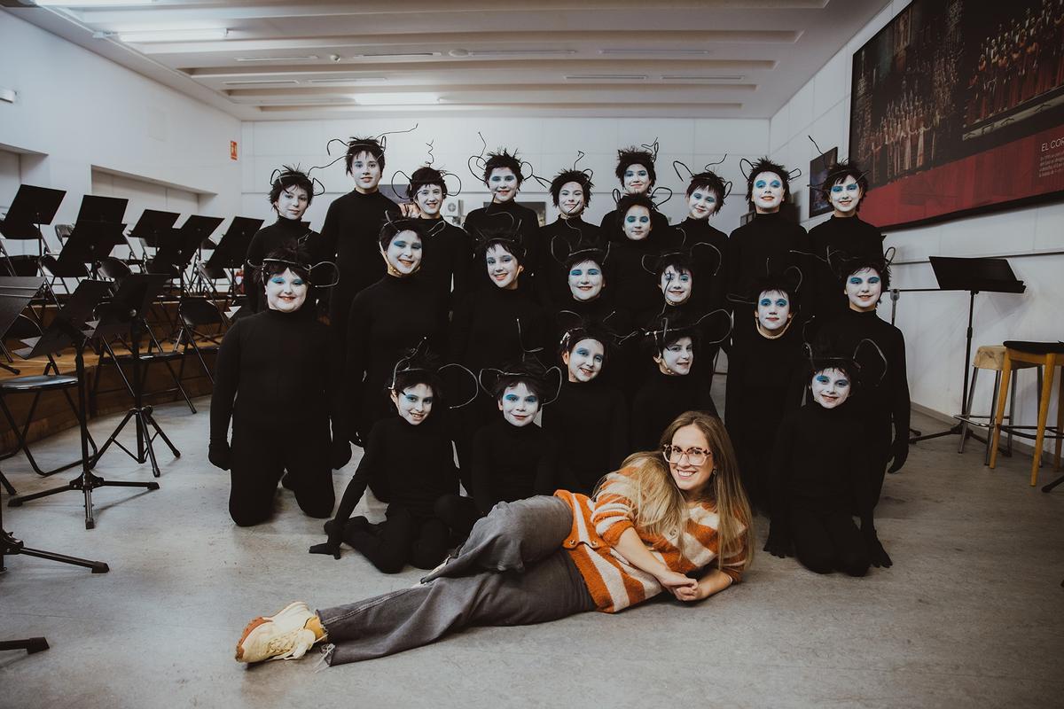 Así ensaya la Escolanía de Los Palacios la ópera 'El suelo de una noche de verano' en el Teatro de la Maestranza