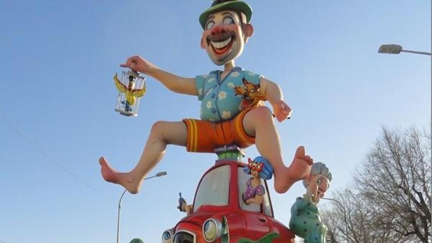 Monumento de las fallas 2019 de la comisión Gloria-Felicidad Tremolar.