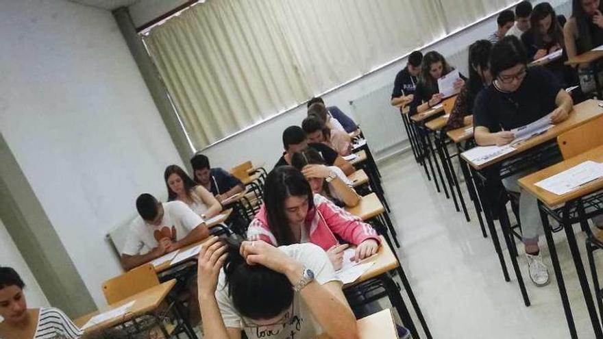 Alumnos durante las pruebas de selectividad en A Coruña.