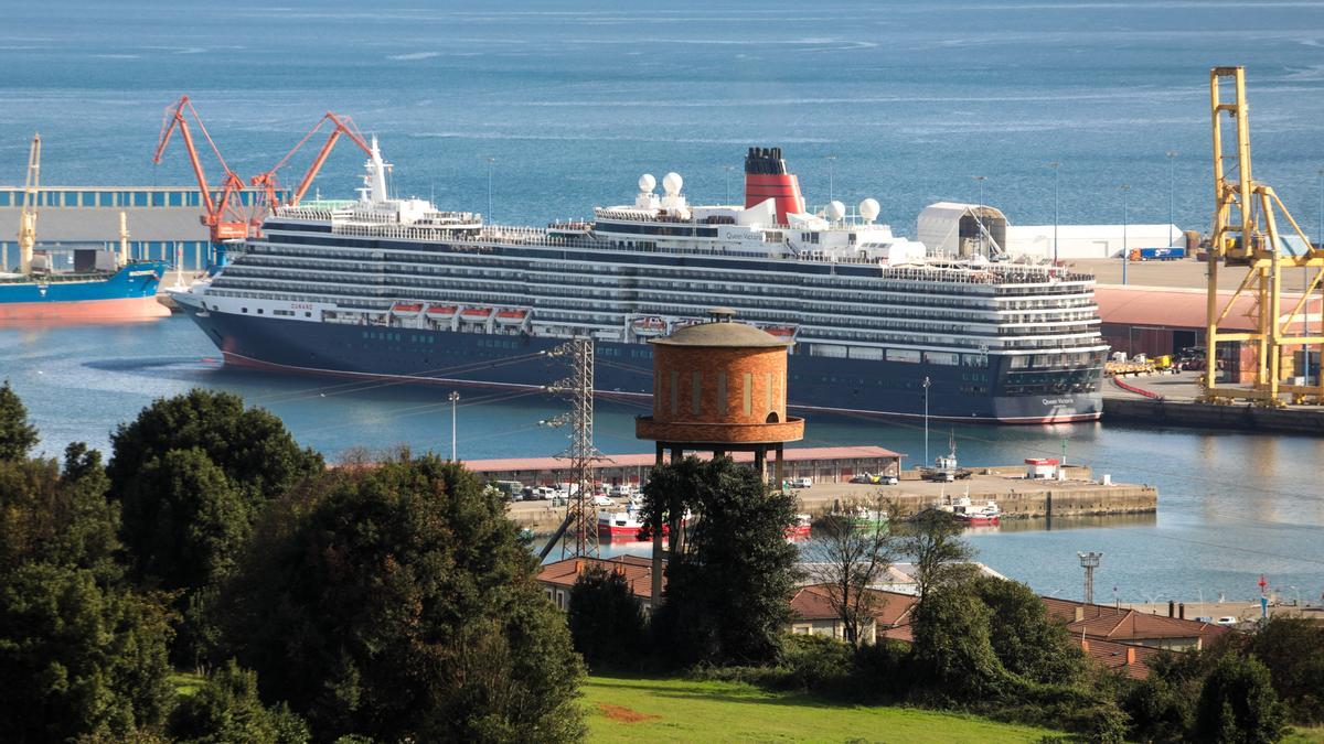 El Crucero "Queen Victoria", Con Hueco Para 2.000 Turistas, Atraca En ...