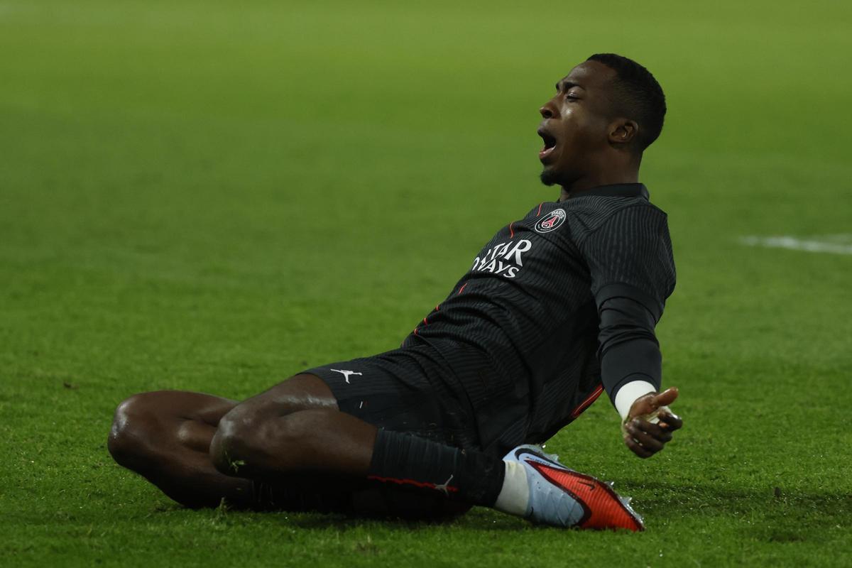 PARIS (France), 26/11/2025.- Willian Pacho of PSG celebrates after scoring a goal during the UEFA Champions League league phase match between Paris Saint-Germain and Tottenham Hotspur in Paris, France, 26 November 2025. (Liga de Campeones, Francia) EFE/EPA/MOHAMMED BADRA