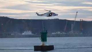 Rescatan a dos marineros tras hundirse su barco en la costa de Asturias
