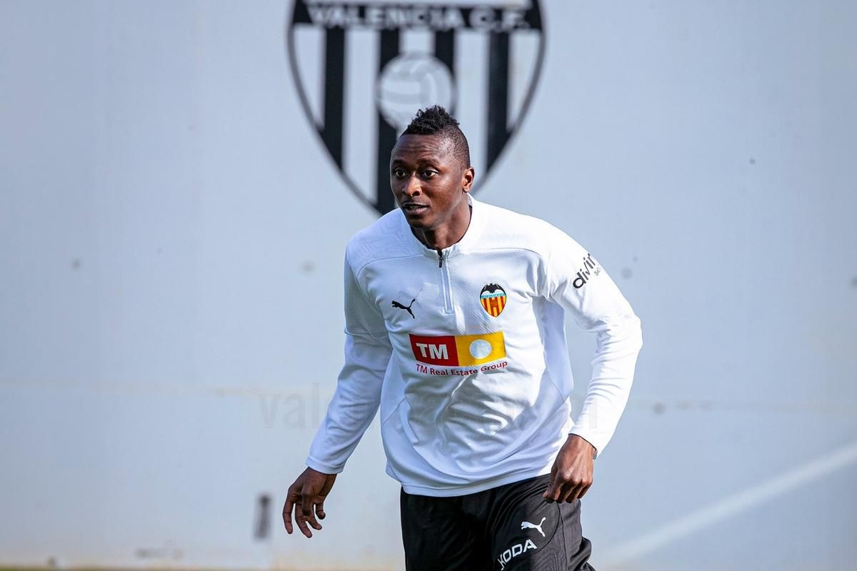 Sadiq, en un entrenamiento con el Valencia CF