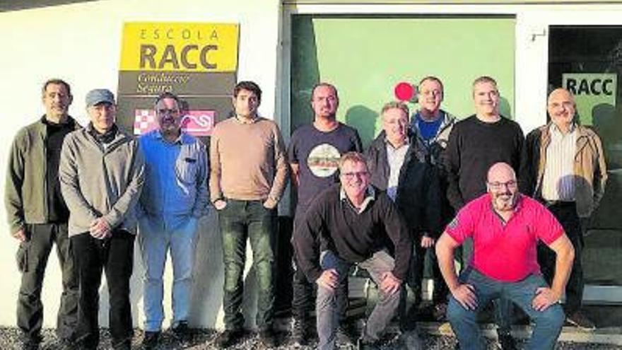 Professionals sanitaris dels serveis d’Urgències de l’ICS Catalunya Central reben formació en conducció al Circuit de Montmeló | ARXIU PARTICULAR