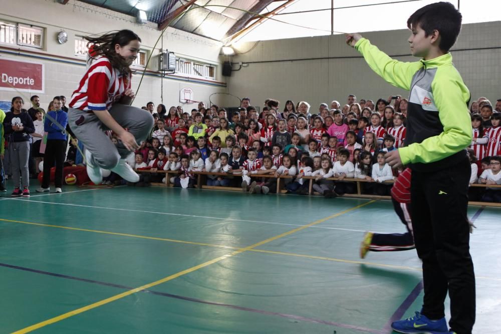 Visita de jugadores del Sporting al Colegio Miguel de Cervantes