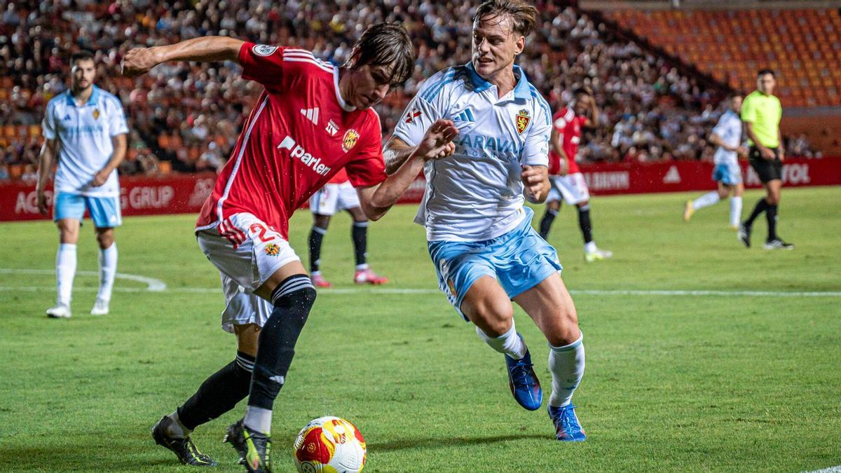 Dani Gómez, durante el partido de pretemporada contra el Nástic de Tarragona, que será rival la próxima campaña en Primera RFEF.