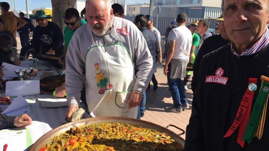 La colla A Casa No gana el concurso de paellas del Rei Barbut