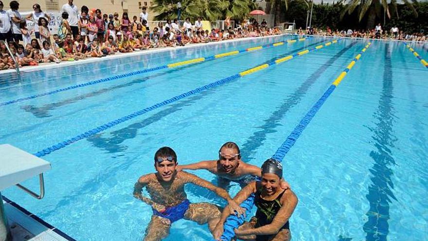 Xavi Torres (centro), junto a Álex Sánchez y Esther Morales, en Sant Ferran.