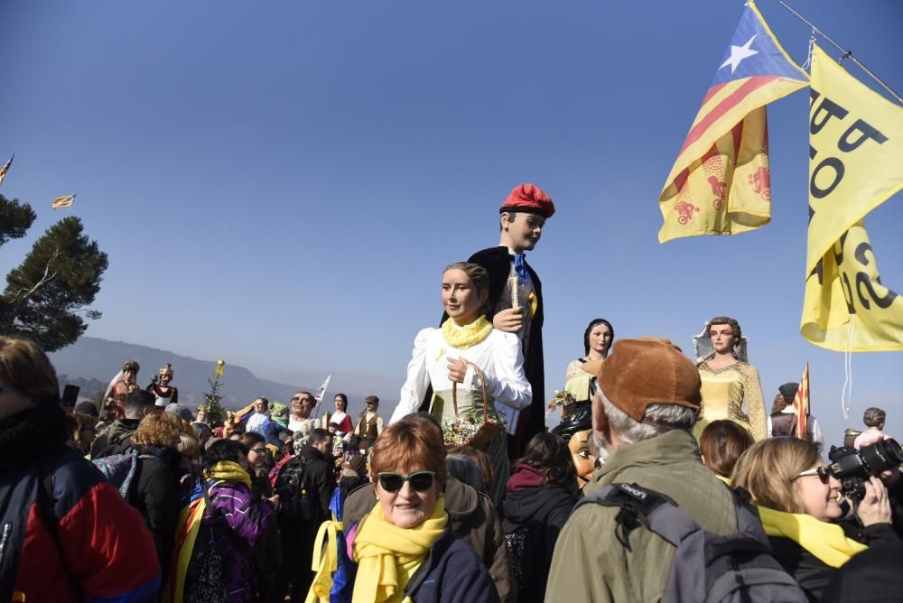 Lledoners s'omple de gegants i gegantons en una trobada inèdita