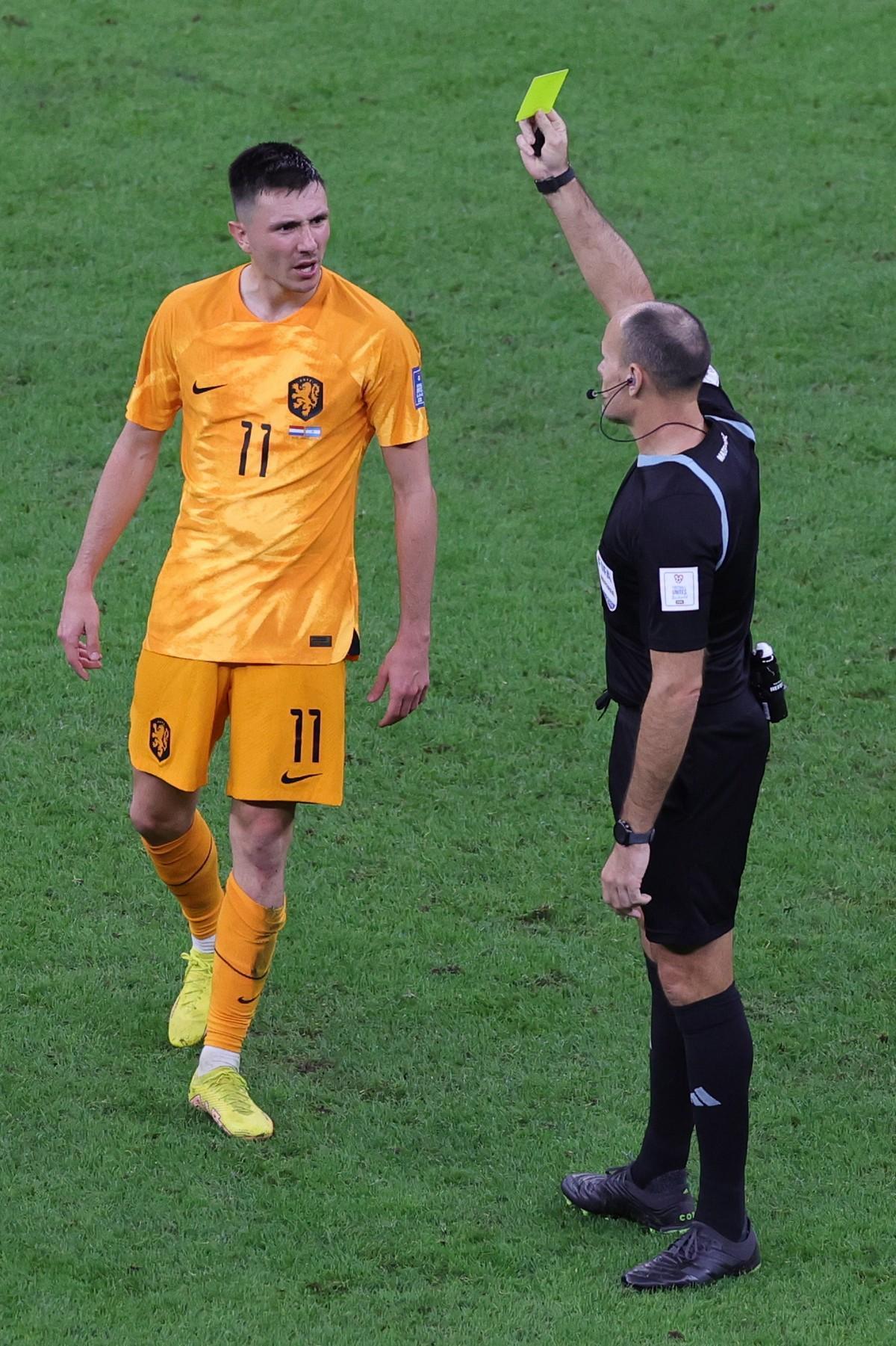 Así fue el show de Mateu Lahoz: amarillas por doquier y charlas interminables