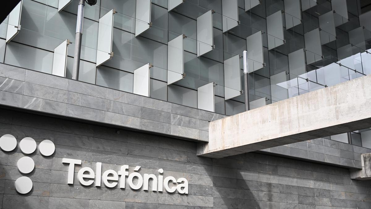 Telefónica repliega su presencia en Hispanoamérica y deja en el aire la venta de Chile