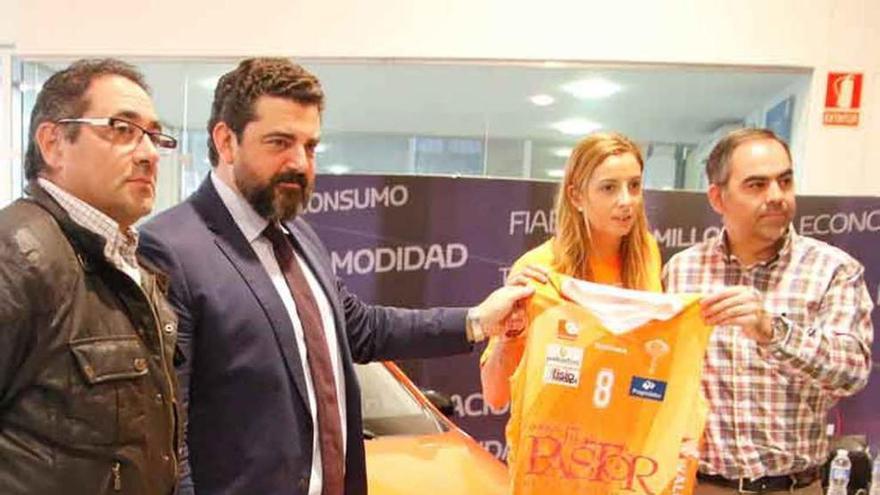 Mariona Ortiz fue presentada el miércoles con el Zamarat.