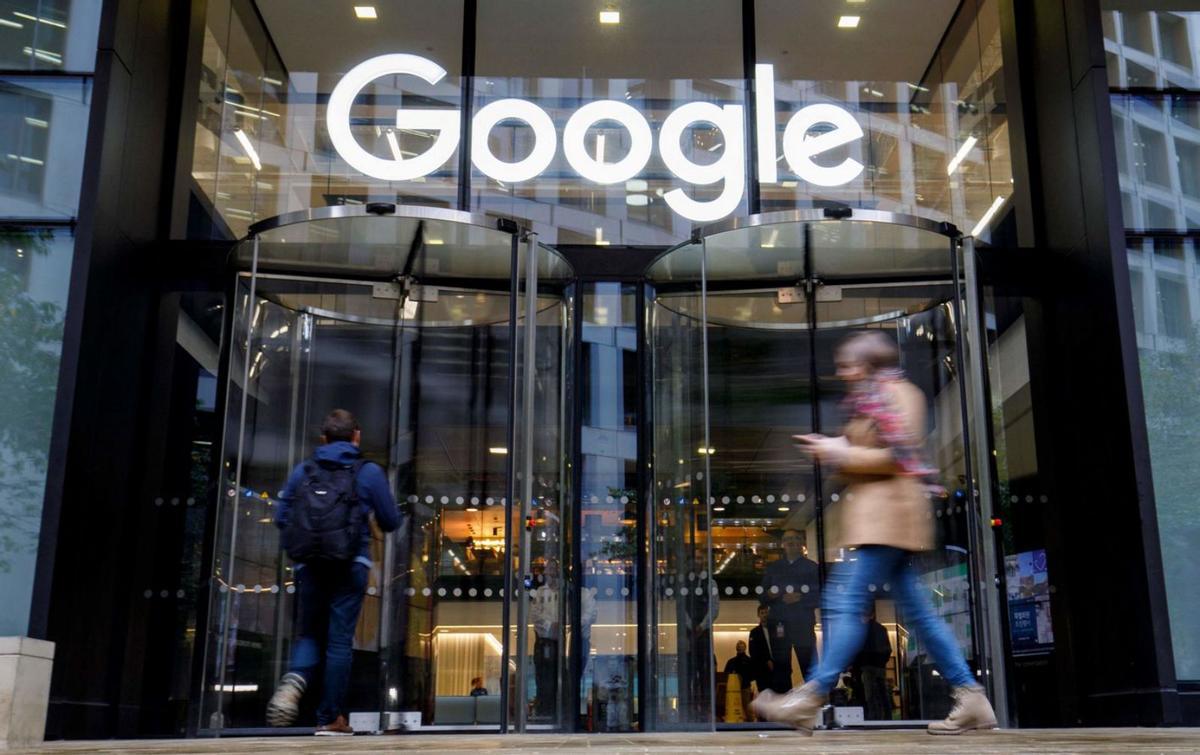 Més de 30 grups  de comunicació demanden Google