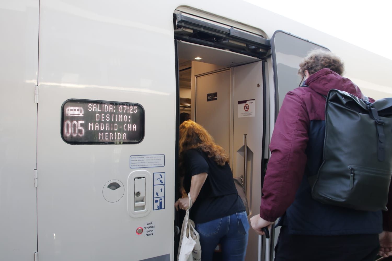 Primer viaje del tren rápido Badajoz-Madrid